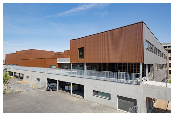 Gymnase du collège Jacques Prévert, l’extérieur
